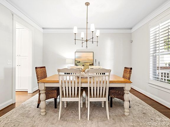5th image of 3308 Thayer Dr