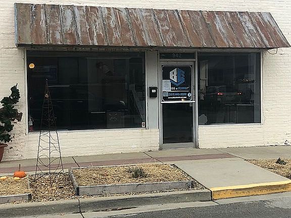 2nd image of 942 Maple Ave