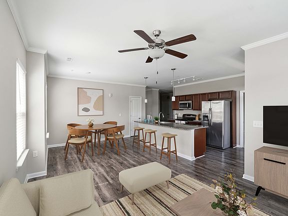 3rd image of 1042 N Main St #113-206