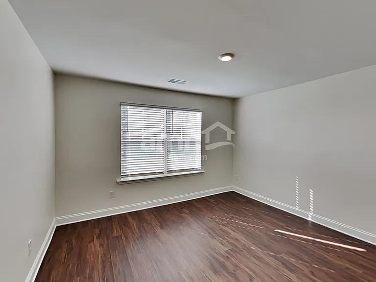 555 Rivermist Dr — Photo 32