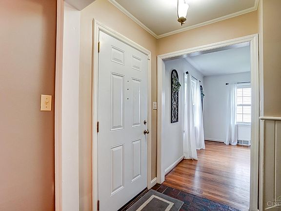 3rd image of 136 Kensington St