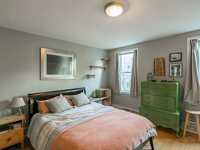 2042 E Fletcher St — Photo 17