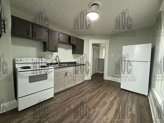 2nd image of 160 1/2 Lake St