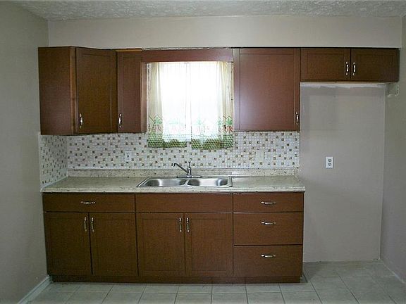 3rd image of 4679 W 150th St