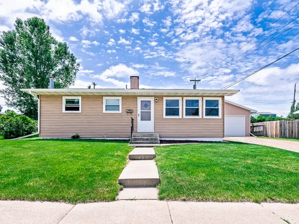 912 Stanley St, Belle Fourche, SD 57717