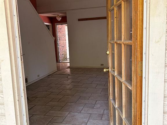 3rd image of 544 Renee Ln
