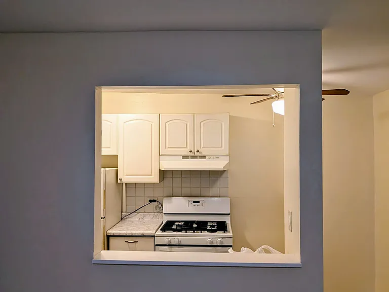 353 W Hawthorne Cir — Photo 4
