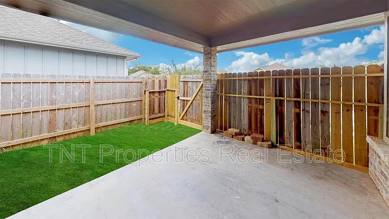3 bed, 2.0 bath, 1669 sqft, $1,895 — Photo 3