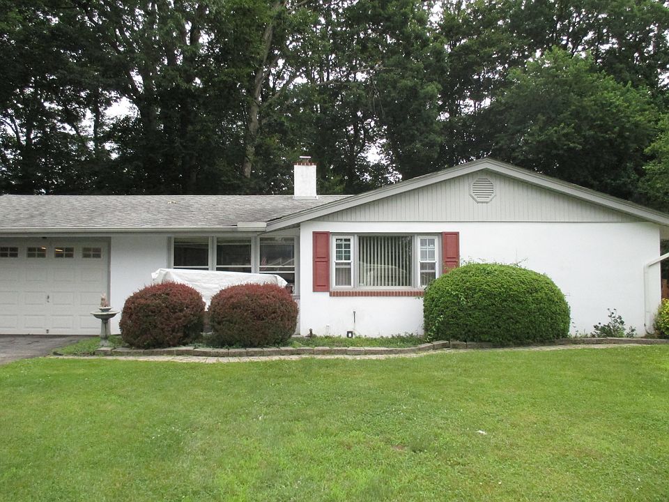 2nd image of 313 Oak Ln E