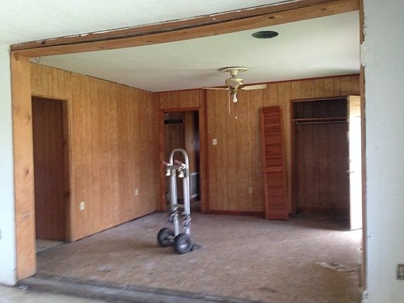 5th image of 303 Paulette St