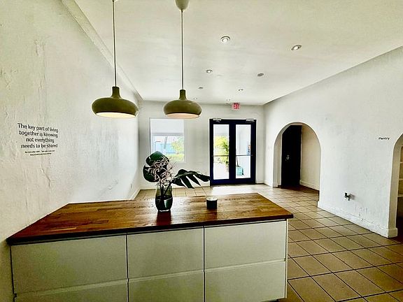 5th image of 2212 Park Blvd