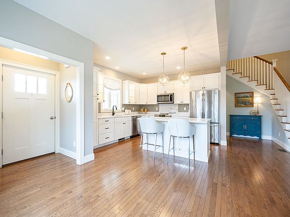 4th image of 8 Grover Lane