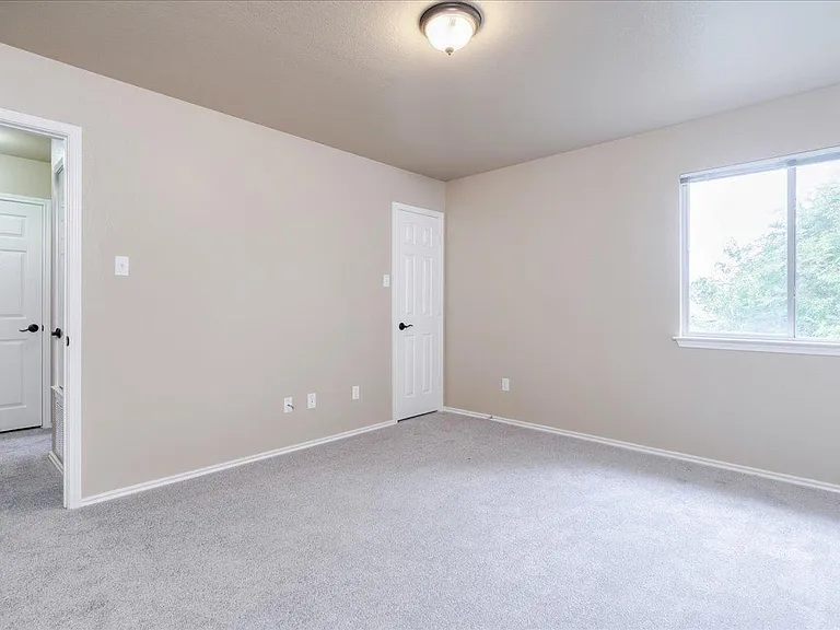 1501 Sweet Leaf Ln — Photo 32