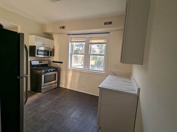 3rd image of 2121 N Campbell Ave APT 3r