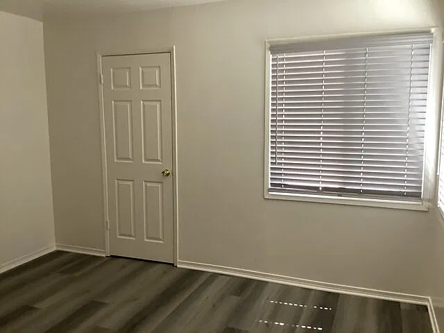 3 bed, 2.0 bath, 1186 sqft, $2,400 — Photo 4