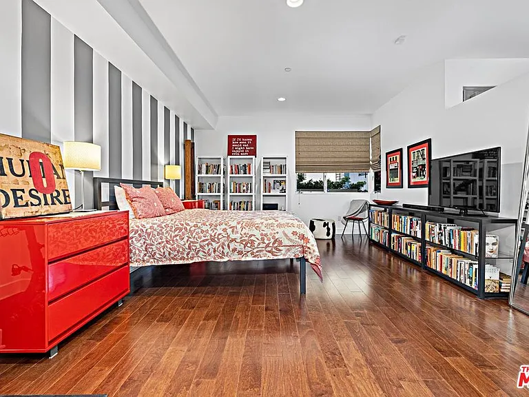 1250 N Harper Ave #416 — Photo 4