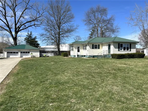 1001 N Henrietta St, Effingham, IL 62401