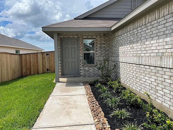 2nd image of 440 Jewett Meadow Dr