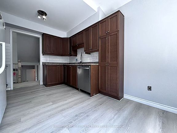5th image of 487 Laurel Gate Dr