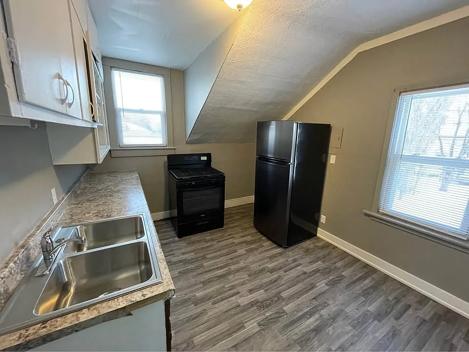 2 bed, 700 sqft, $700 — Photo 3