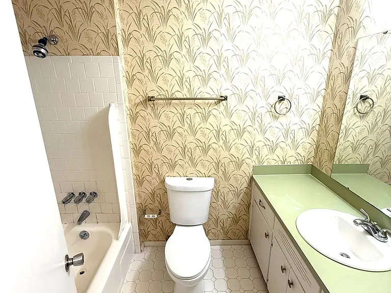 349 Harvard Rd — Photo 17