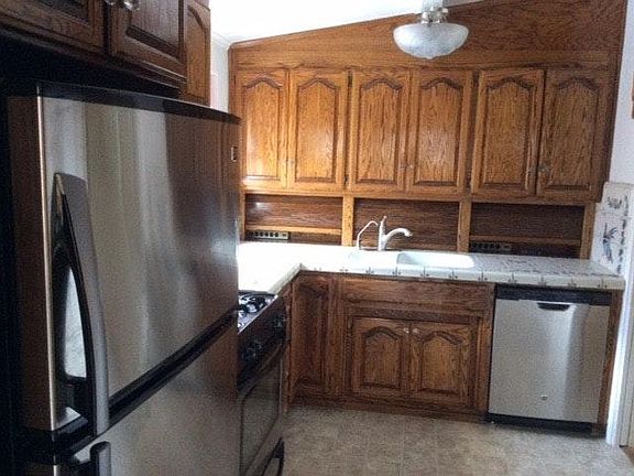 4th image of 1347 N Redwood Ave