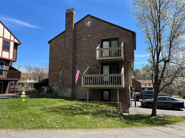 E34 Scotty Hollow Dr #E34, North Chelmsford, MA 01863