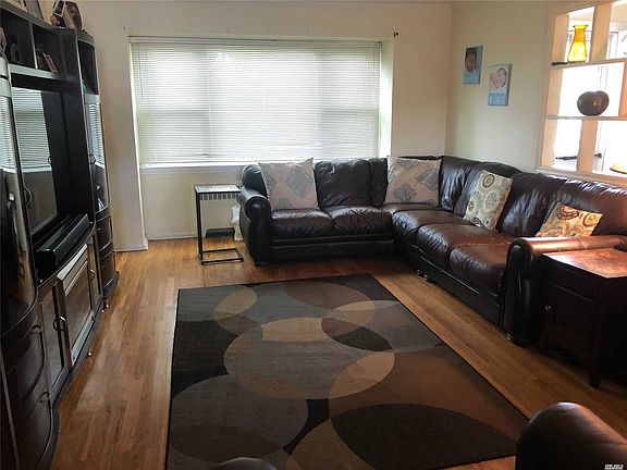 4th image of 2829 Willard Ave