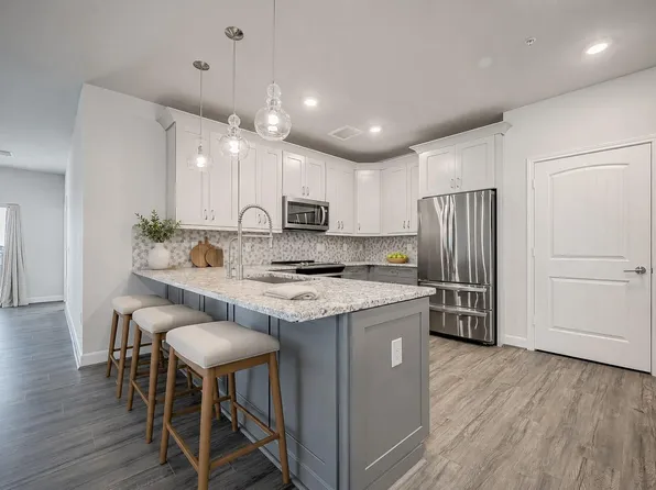 6804 Westview Dr #1402, Houston, TX 77055