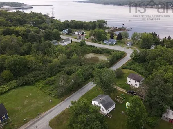 21 Elm St, Brooklyn, NS B0J 1H0