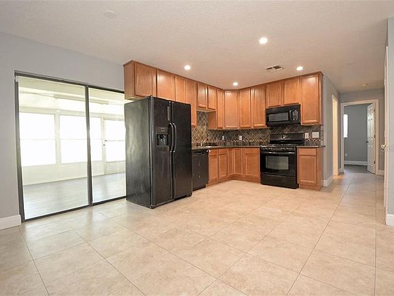 5th image of 2133 Deanna Dr