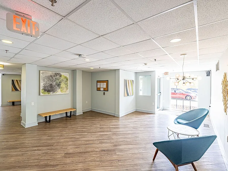EMR Apartments — Photo 11