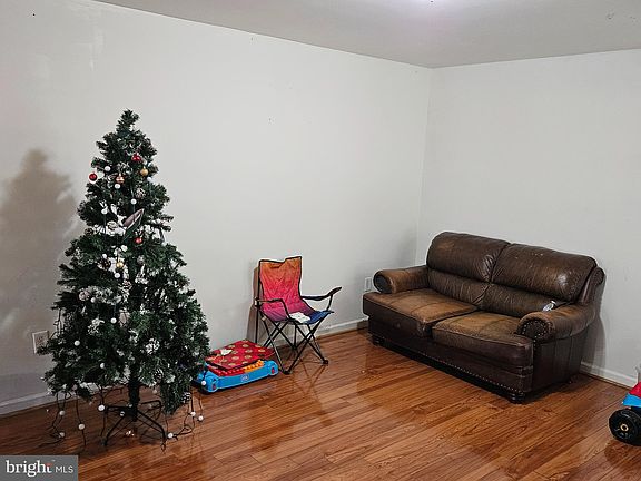 4th image of 76 Nina Ct #207