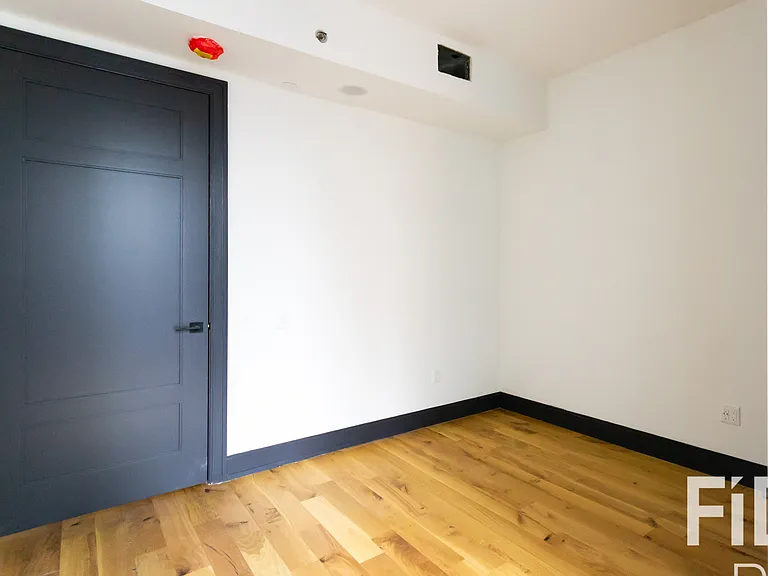 42-22 27th St #708 — Photo 9