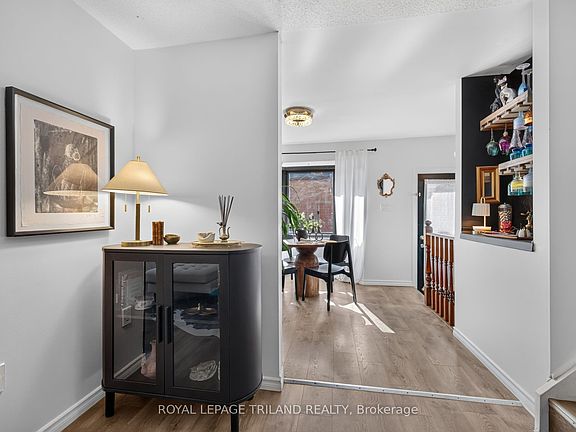 3rd image of 38 Caprice Cres