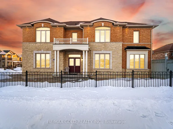 26 Drummondville Dr, Brampton, ON L6P 3M9