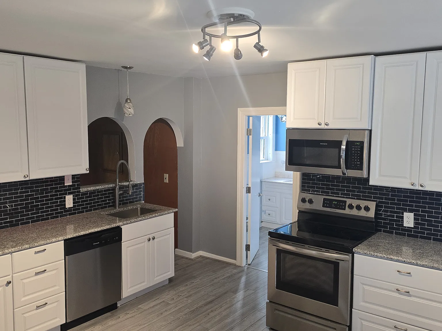 3 bed, 1650 sqft, $2,100 — Photo 4