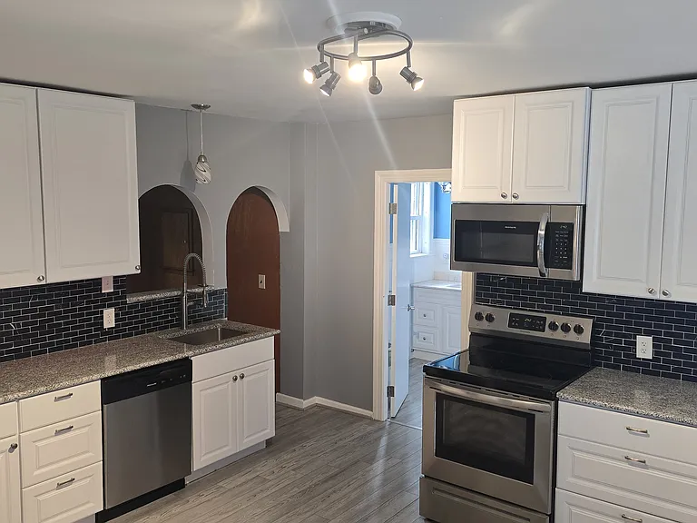 17 Walnut St — Photo 4