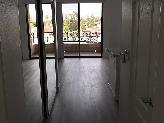 2nd image of 11670 San Vicente Blvd APT 305