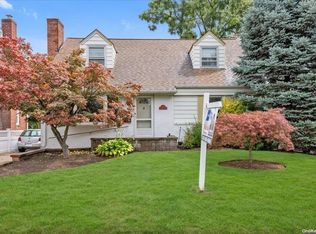 506 Argyle Rd, Mineola, NY 11501