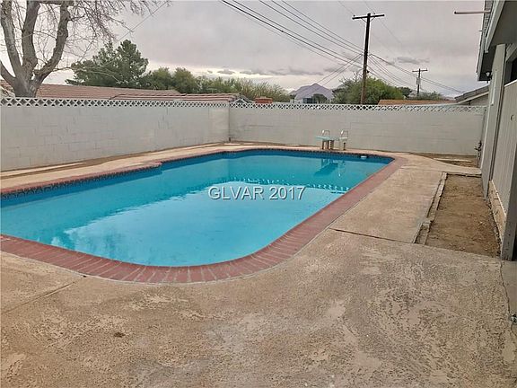 5th image of 1709 E Oakey Blvd