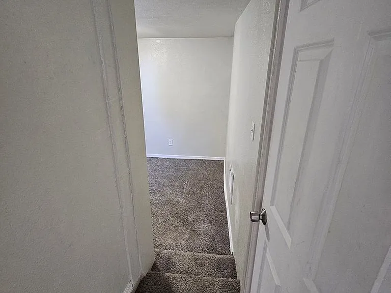 1390 Retsil Rd E — Photo 9