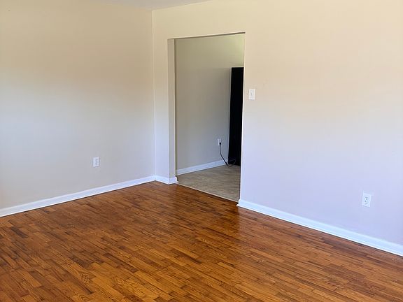 3rd image of 3322 Powers St