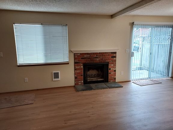 5th image of 913 30th St NE APT B