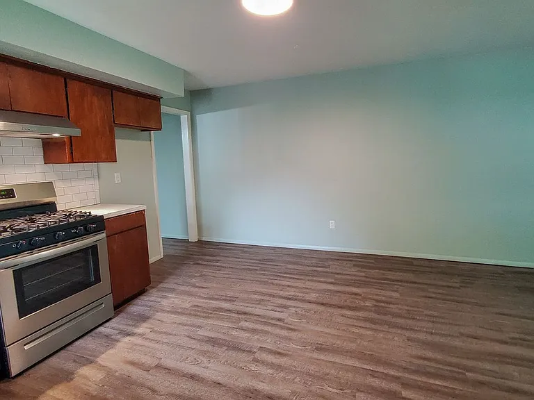 1117 E Parker St — Photo 8