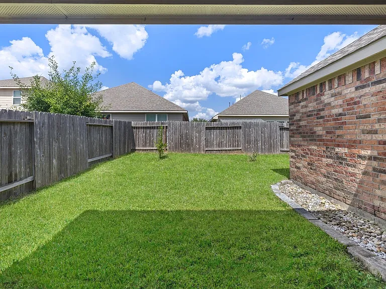 636 Maple Point Dr E — Photo 23