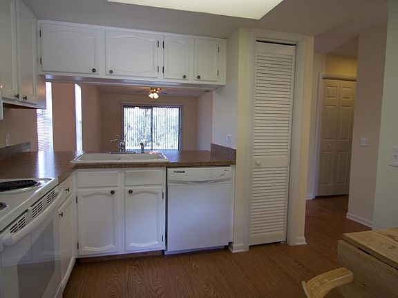 3rd image of 938 Willowood Ln