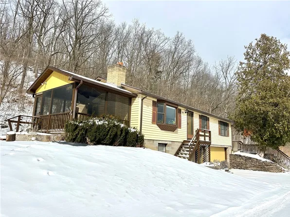 24 Mount Pleasant St, Naples, NY 14512