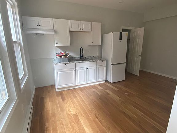 2nd image of 126-128 S Welles St