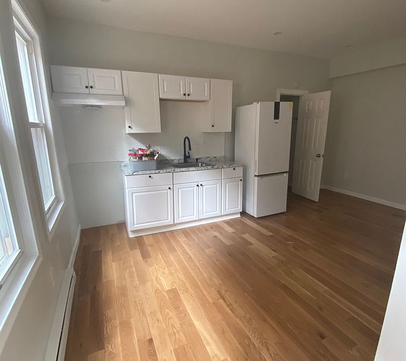 1st image of 126-128 S Welles St